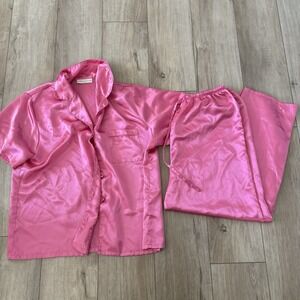 Lord & TAYLOR Pajama Set Pink Petite Large PL Short Sleeve Silky Satin Feel